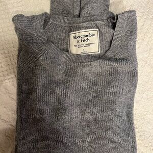 Abercrombie & Fitch Woman’s Sweater in Gray